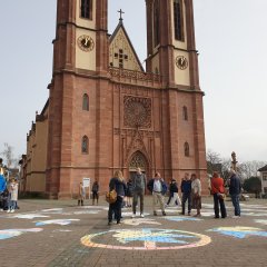 Bemalter Domplatz mir menschen