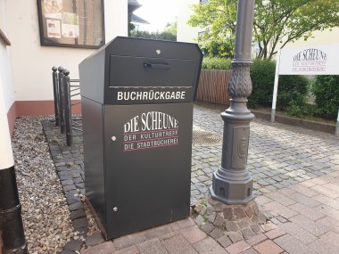 Buchrückgabekasten der Stadtbücherei